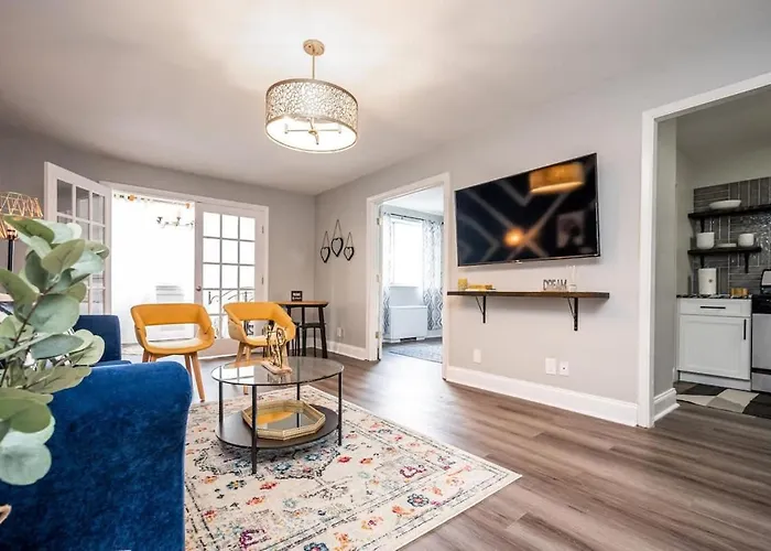 Heart Downtown 2Bd Onsite Parking Condo City View! Lm401