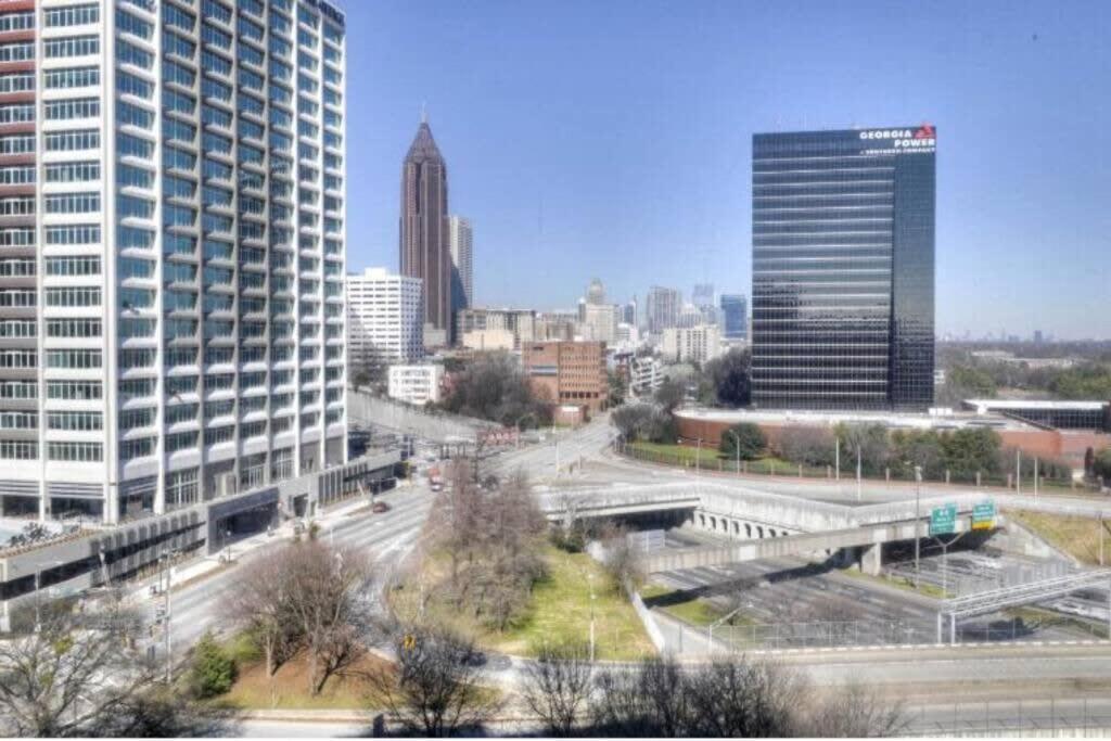 Holiday home Heart Downtown 2bd Onsite Parking View! Lm401