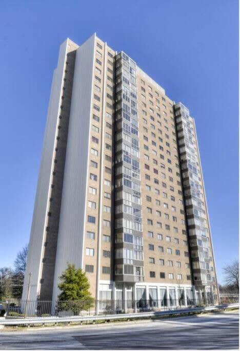 Holiday home Heart Downtown 2bd Onsite Parking View! Lm401