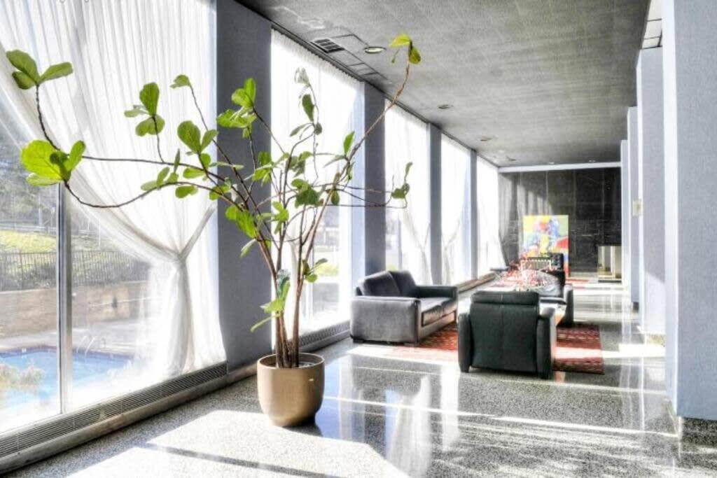 Holiday home Heart Downtown 2bd Onsite Parking View! Lm401 *