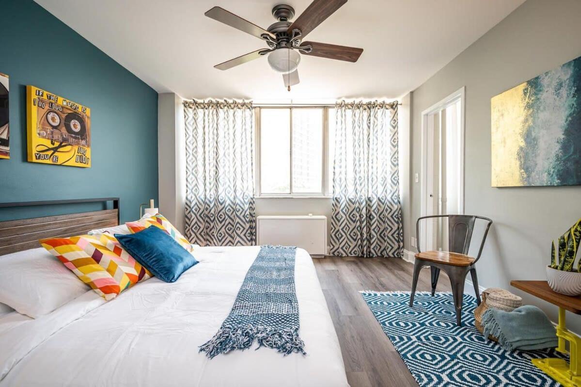 Holiday home Heart Downtown 2bd Onsite Parking View! Lm401