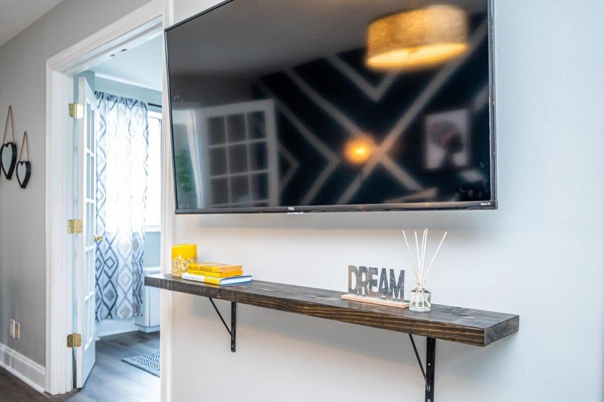 Holiday home Heart Downtown 2bd Onsite Parking View! Lm401 *
