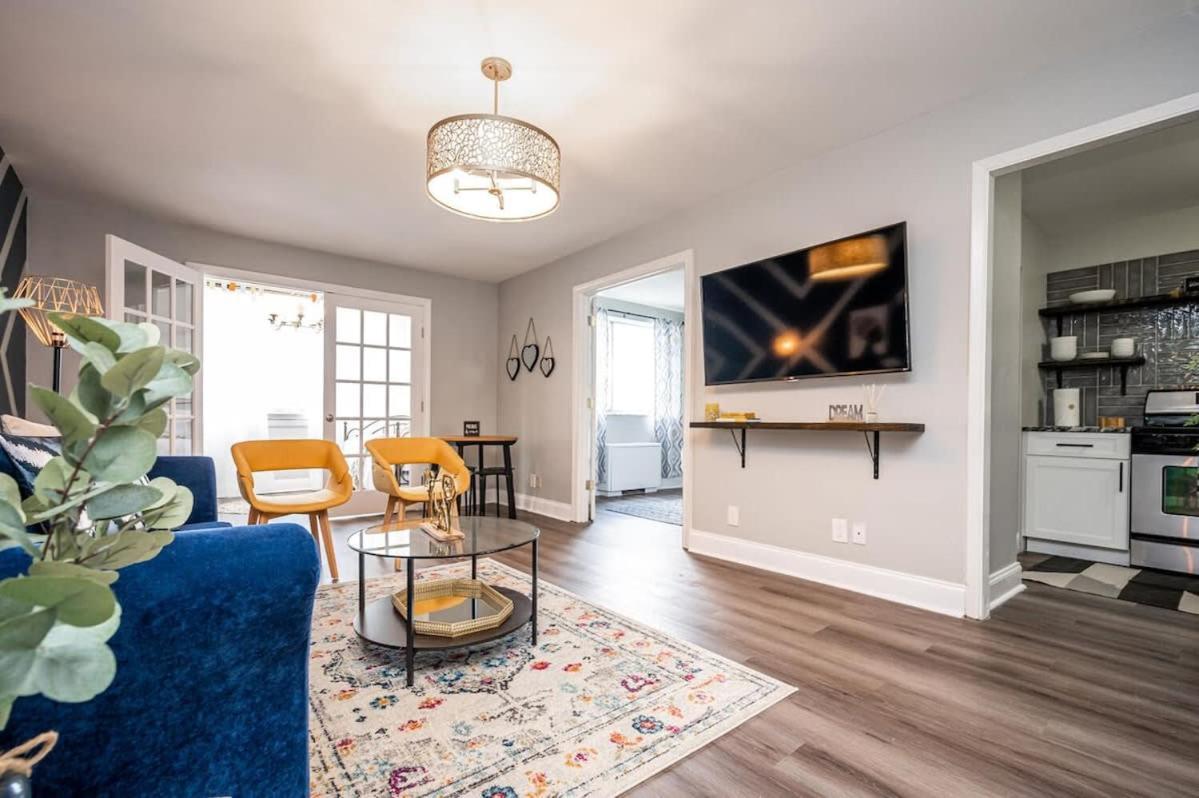 Heart Downtown 2bd Onsite Parking View! Lm401